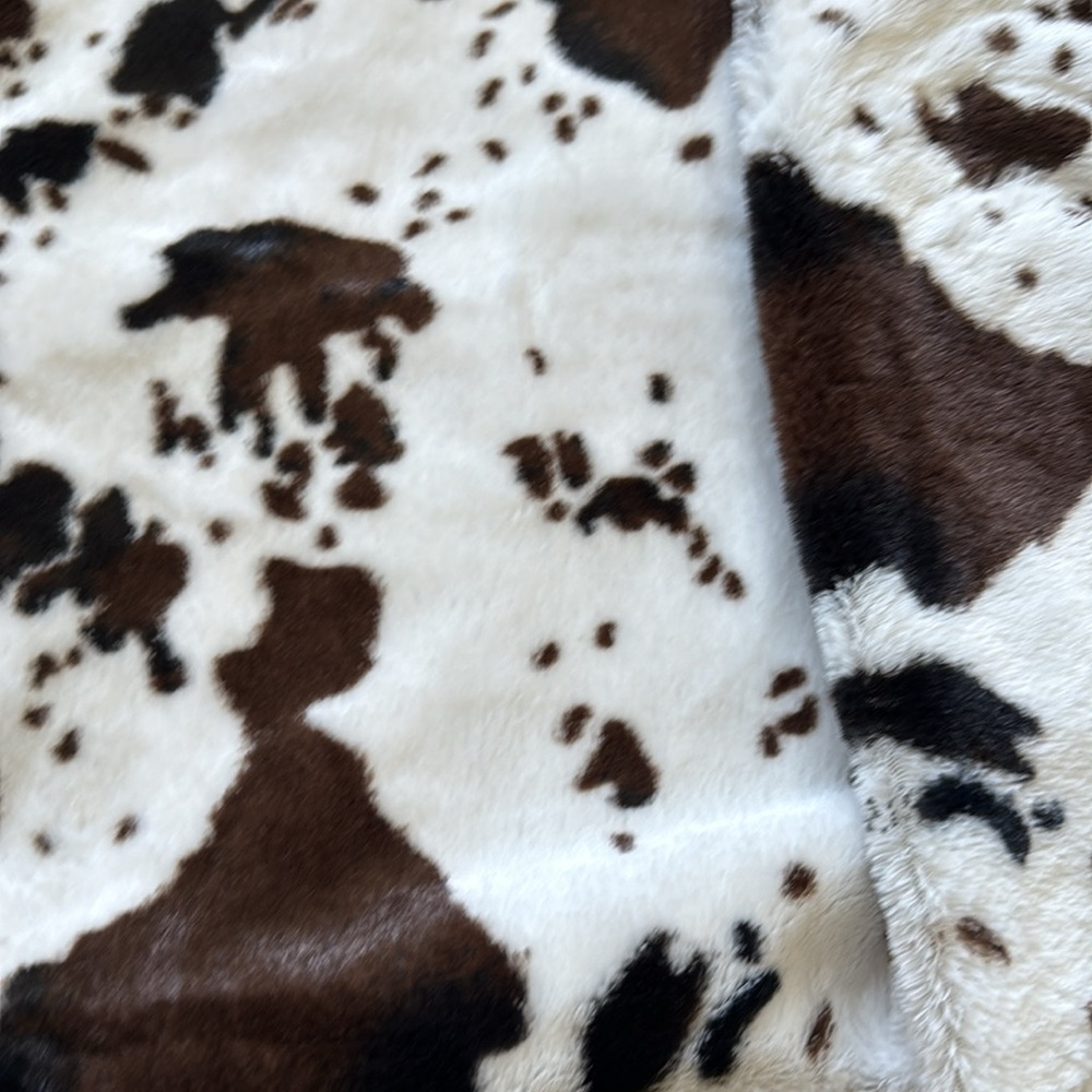 Cowhide throw-blanket - Picture 2 of 3